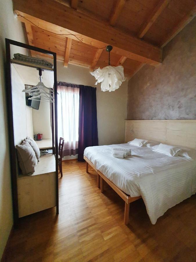Osteria E Locanda Del Viaggiatore Russi Ngoại thất bức ảnh